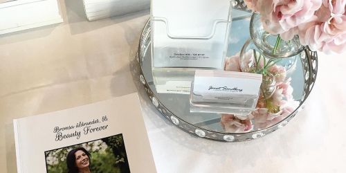 Bok, prislista och visitkort till Janets Beauty